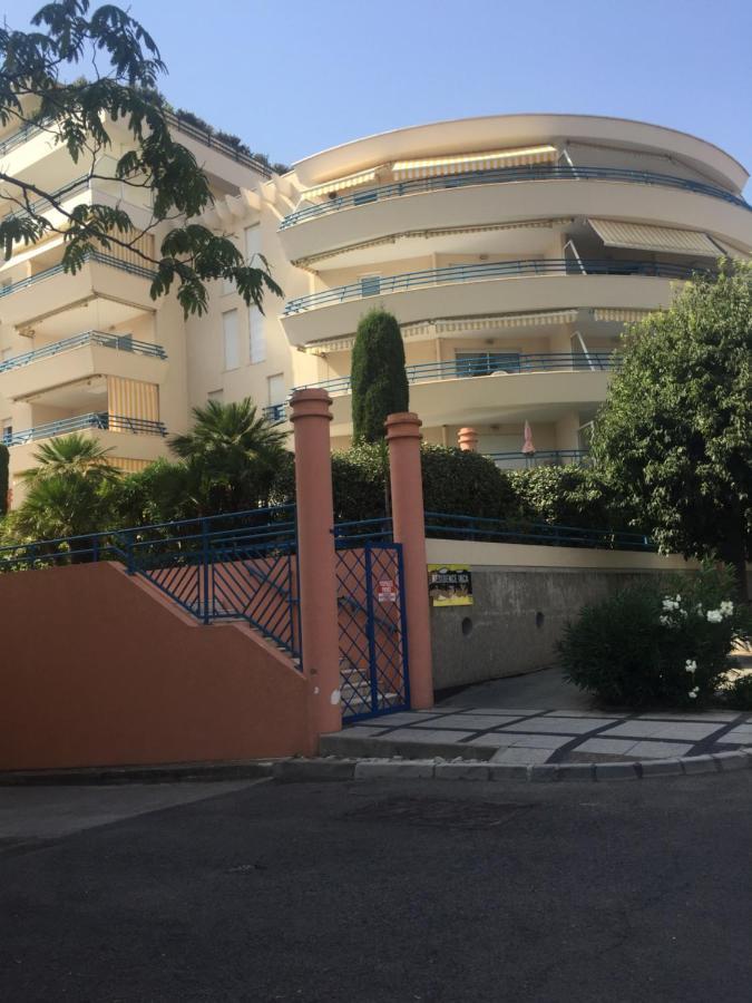 Iago Lodge Azur Fréjus المظهر الخارجي الصورة